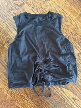 Lululemon- Black muscle tee crop top- Size 6